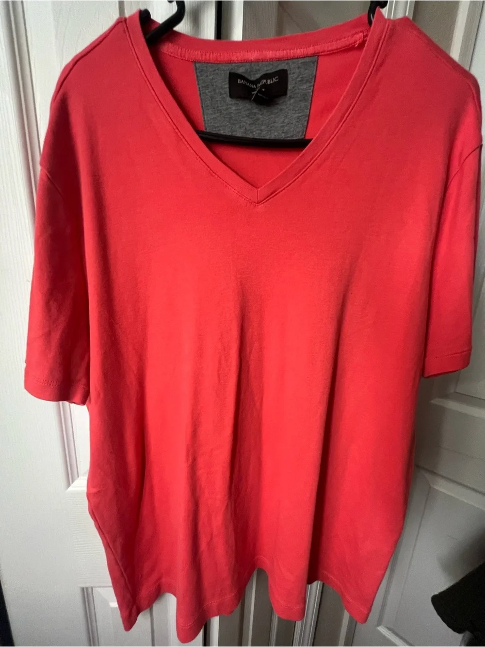 Banana Republic men’s short sleeve vneck shirt size Large, 100% cotton